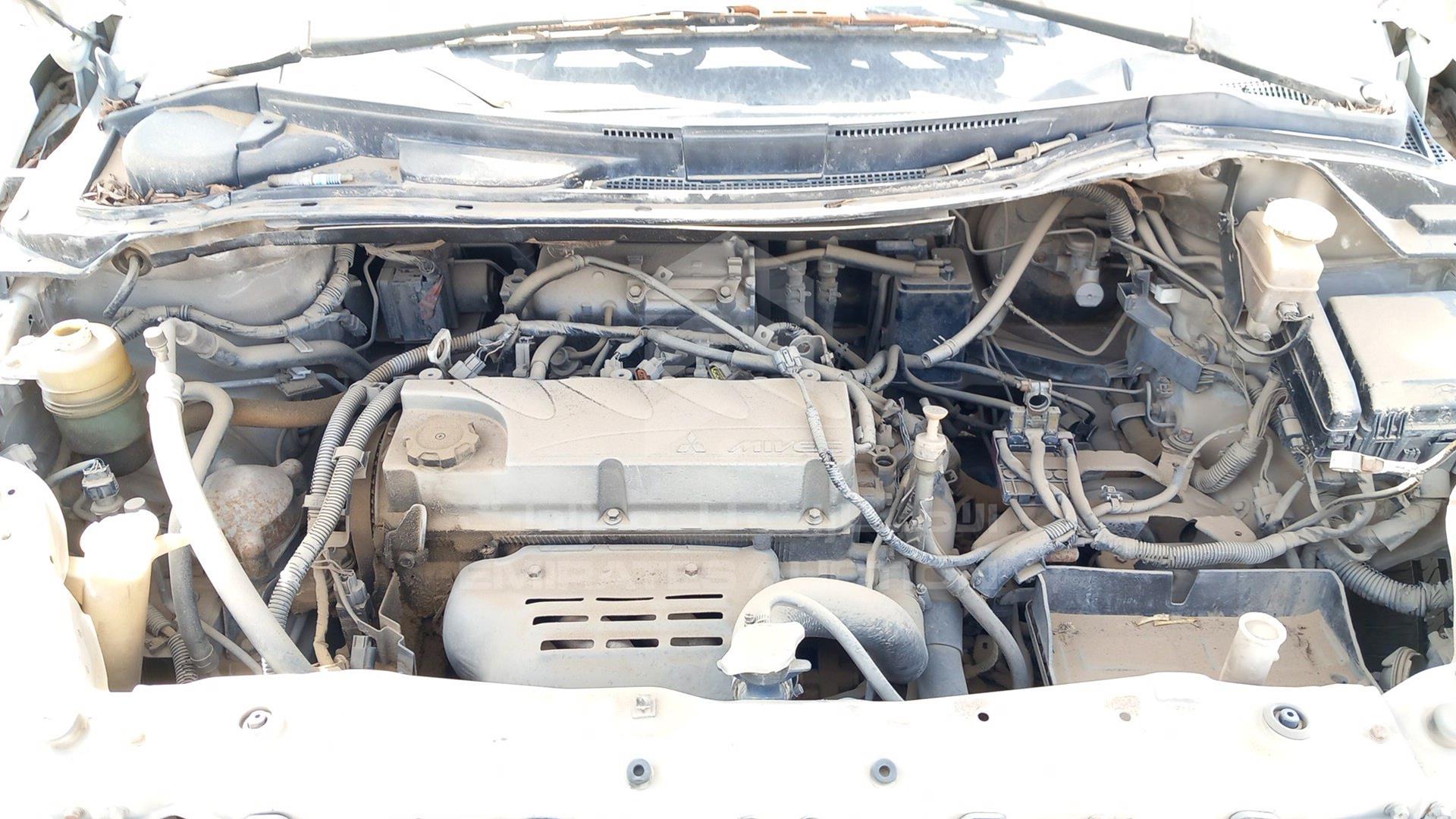 2005 MITSUBISHI GRANDIS VIN: JMYLRNA4W5Z703642