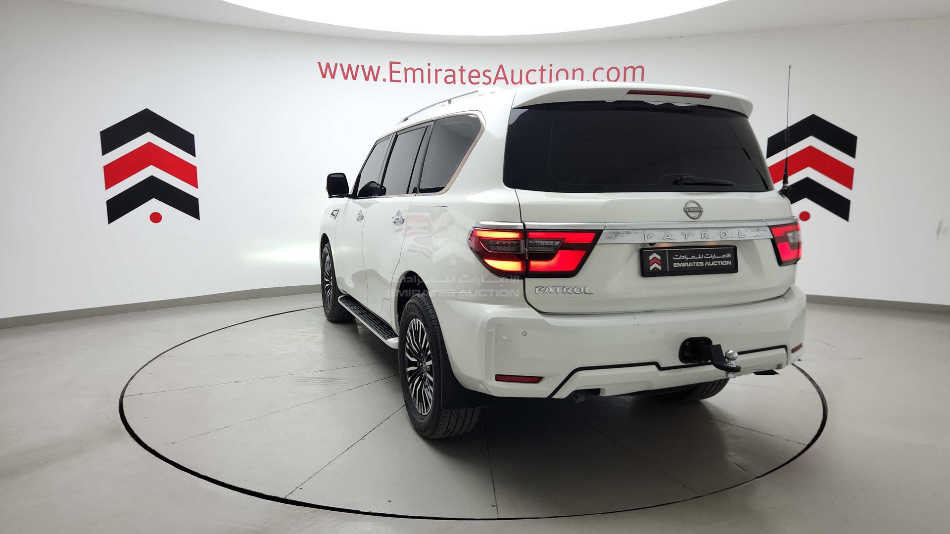 2011 INFINITI QX56 VIN: JNRAZ25Y9B9000789