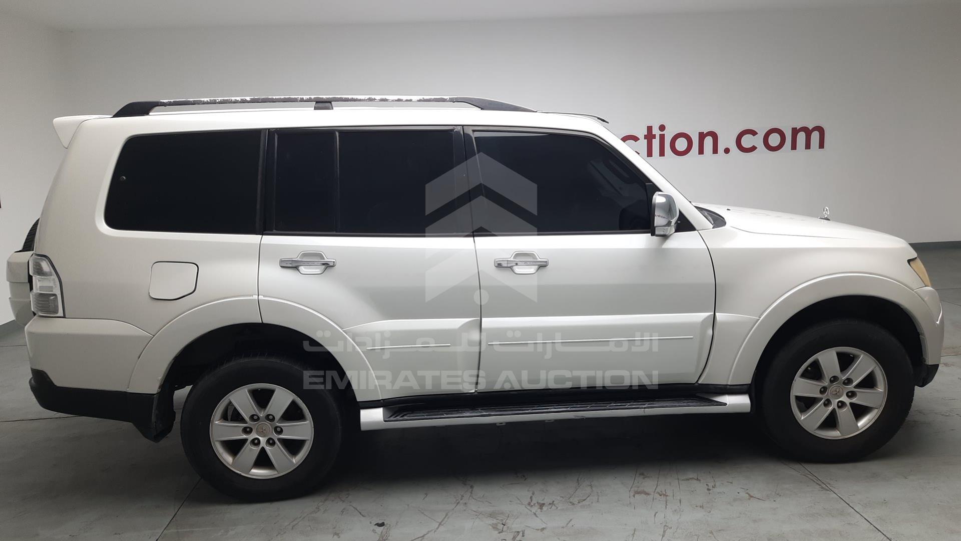2008 MITSUBISHI PAJERO VIN: JMYLRV93W8J728895