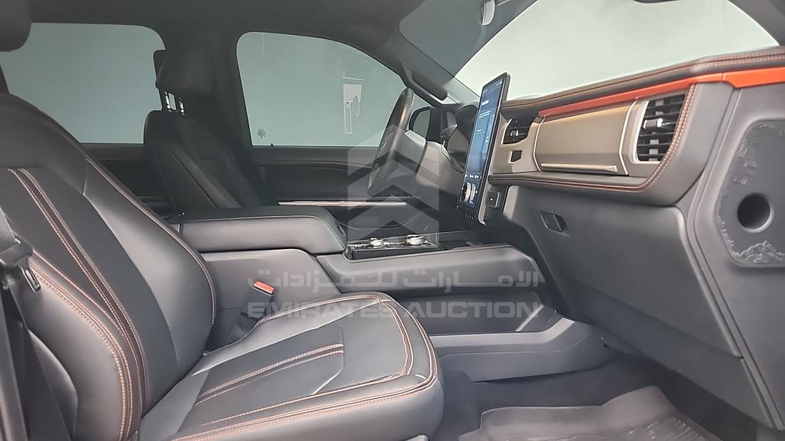 2024 Ford Expedition — Front Right Passenger Seat View — Photo 31