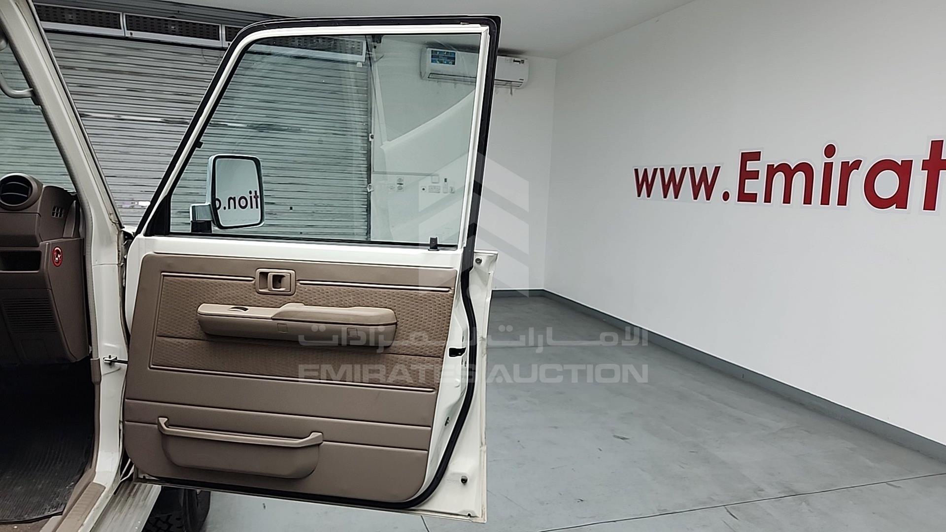 2017 TOYOTA LC 76 VIN: JTEEU73J9H4200785