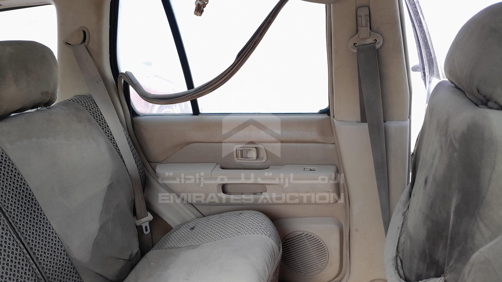 1998 NISSAN PATHFINDER VIN: JN8AR05S2WW271933