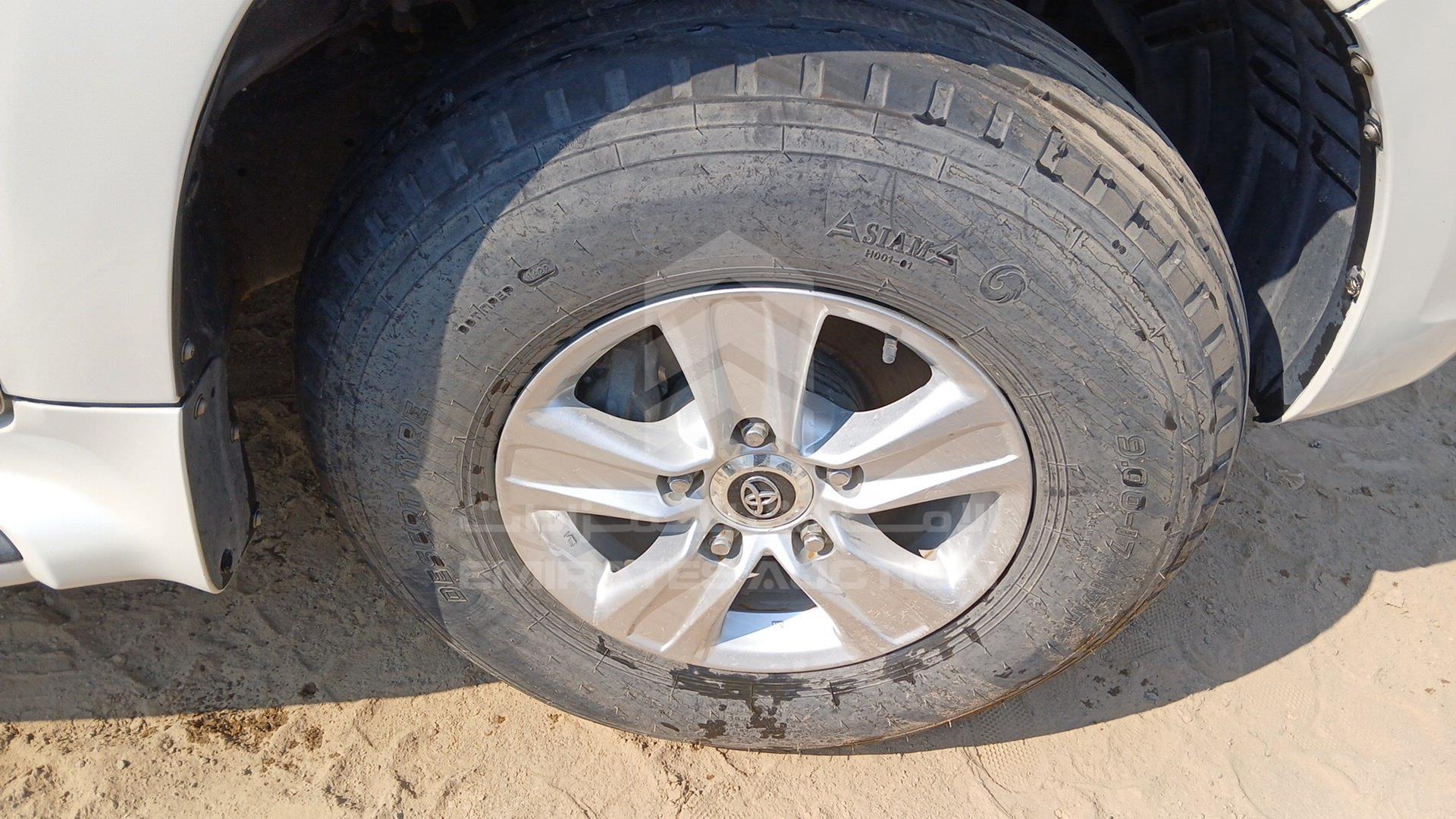 2011 TOYOTA LAND CRUISER VIN: JTMHT09J7B5093031