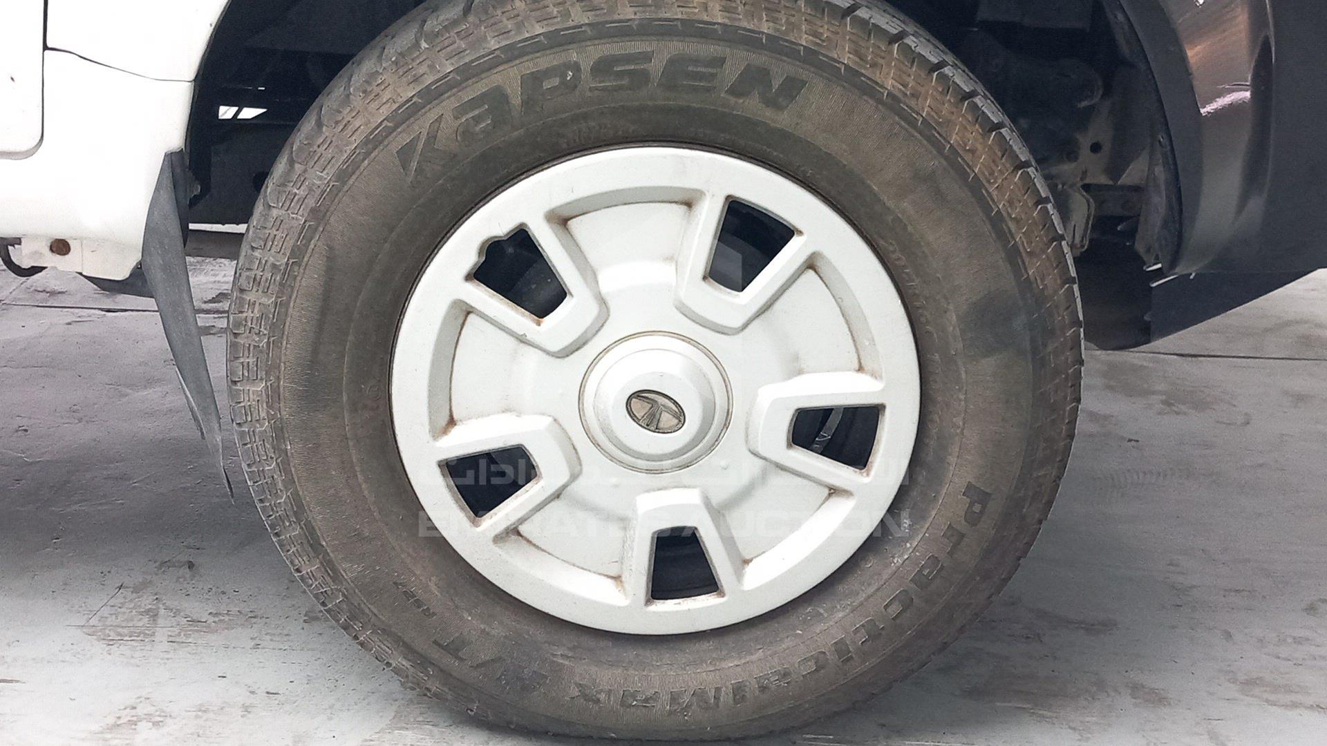 2015 TATA XENON VIN: MAT464703FSL00405