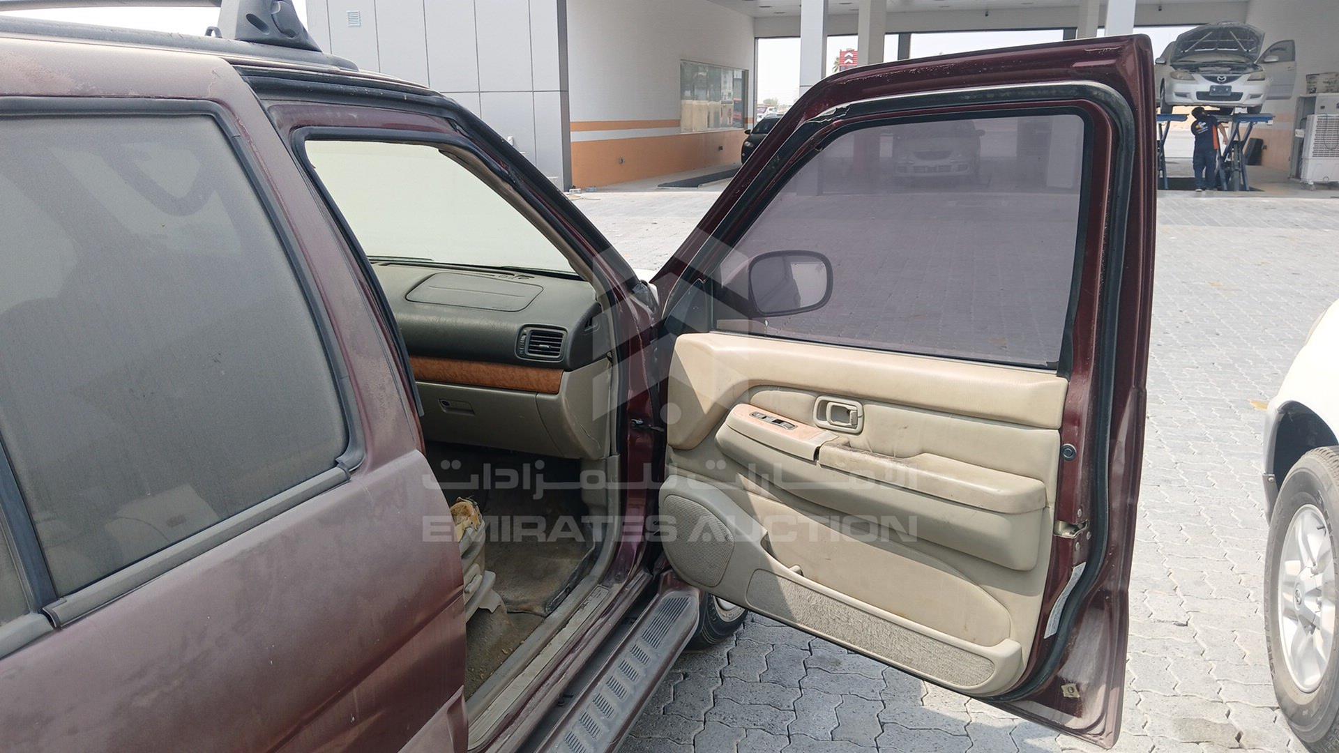 2001 INFINITI QX4 VIN: JNRDR07Y41W100782