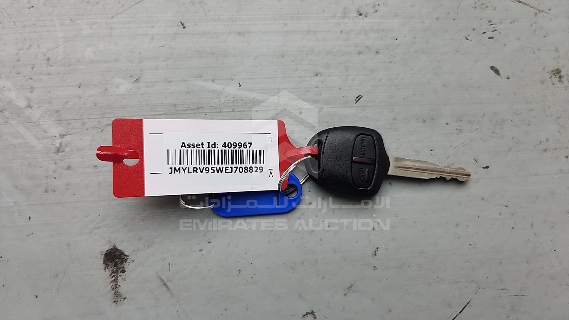 2014 MITSUBISHI PAJERO VIN: JMYLRV95WEJ708829