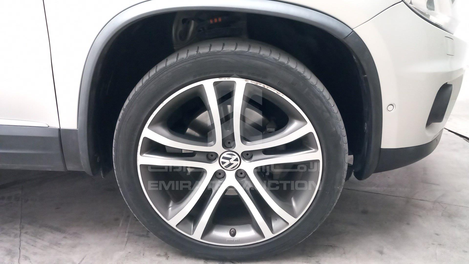 2016 VOLKSWAGEN TIGUAN VIN: WVGDE2AX1GW544858