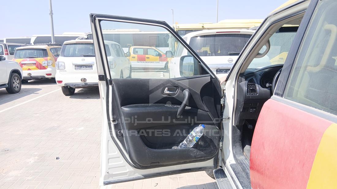 نيسان باترول 2019 — الباب الأمامي الأيسر — صورة 10