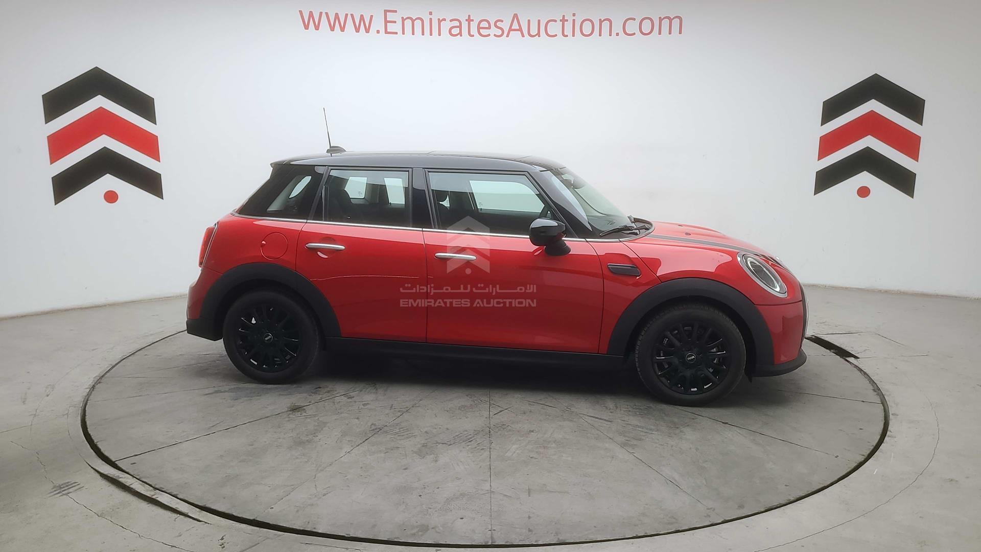 2024 MINI COOPER VIN: WMW31DK06R2V86104