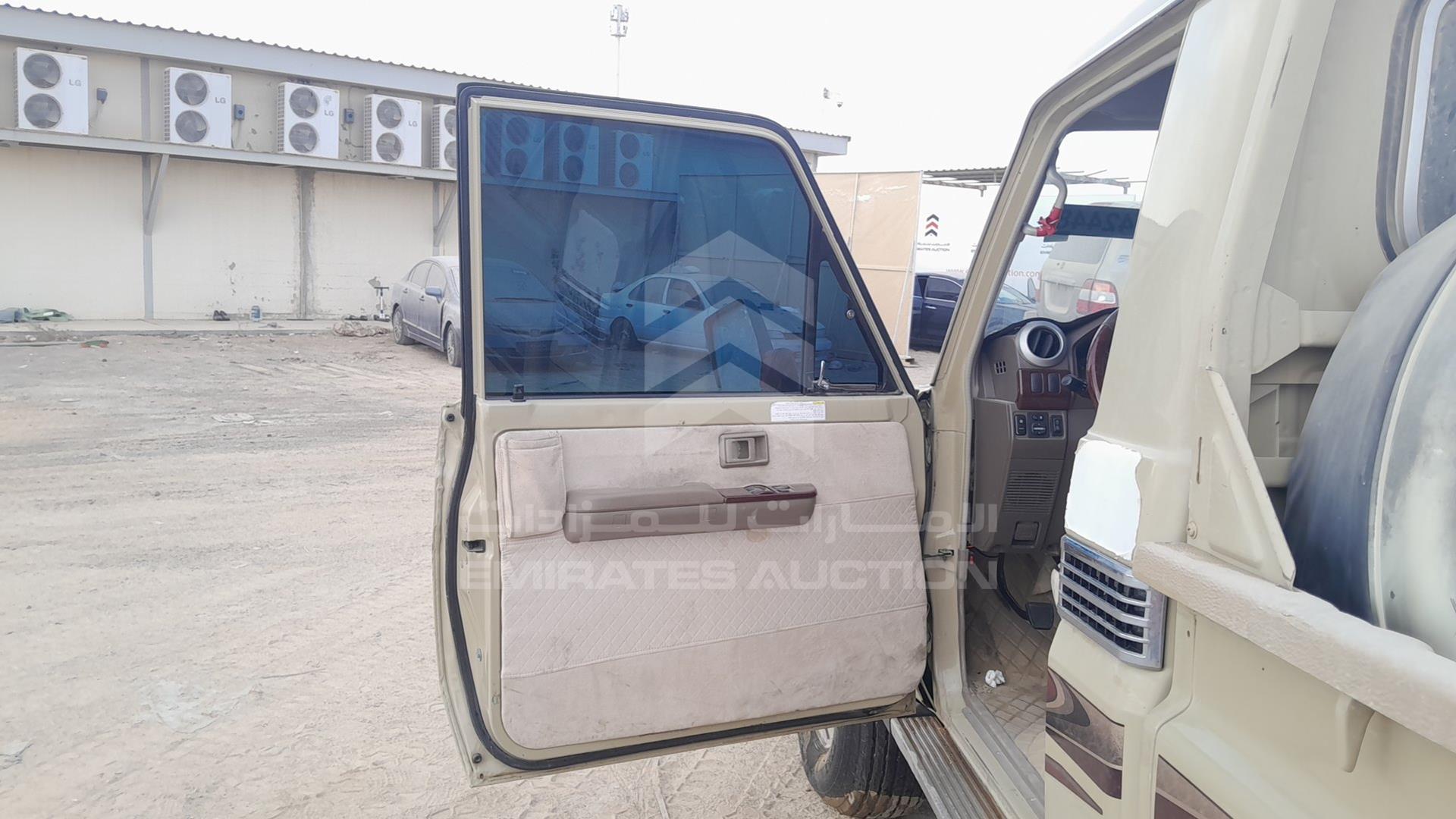 2017 TOYOTA LAND CRUISER VIN: JTFLU73J2H7060032