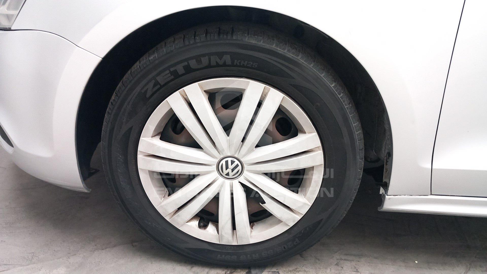 2015 VOLKSWAGEN JETTA VIN: WVWRV1AJXFM200925