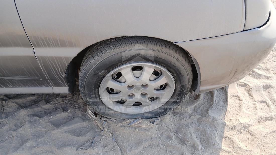 2005 Kia Rio — Front Right Tyre — Photo 29