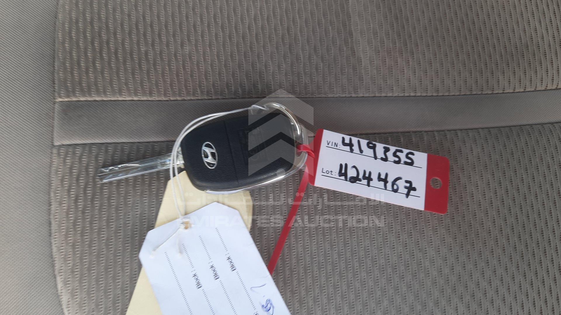 2018 HYUNDAI SONATA VIN: KMHE241G1JA419355