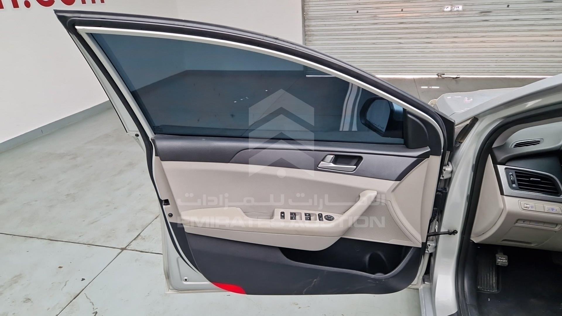 2016 HYUNDAI SONATA VIN: KMHE241G9GA207828