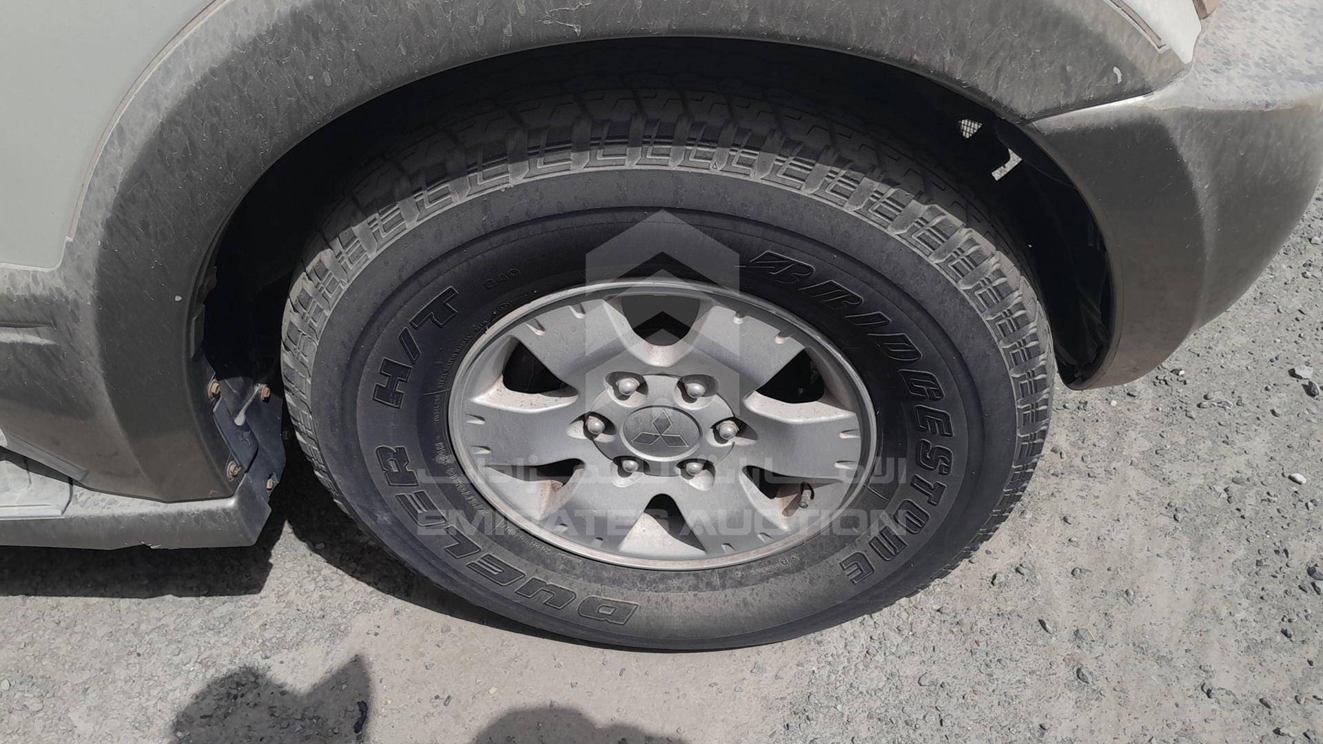 2005 MITSUBISHI PAJERO VIN: JMYLRV73W5J706988