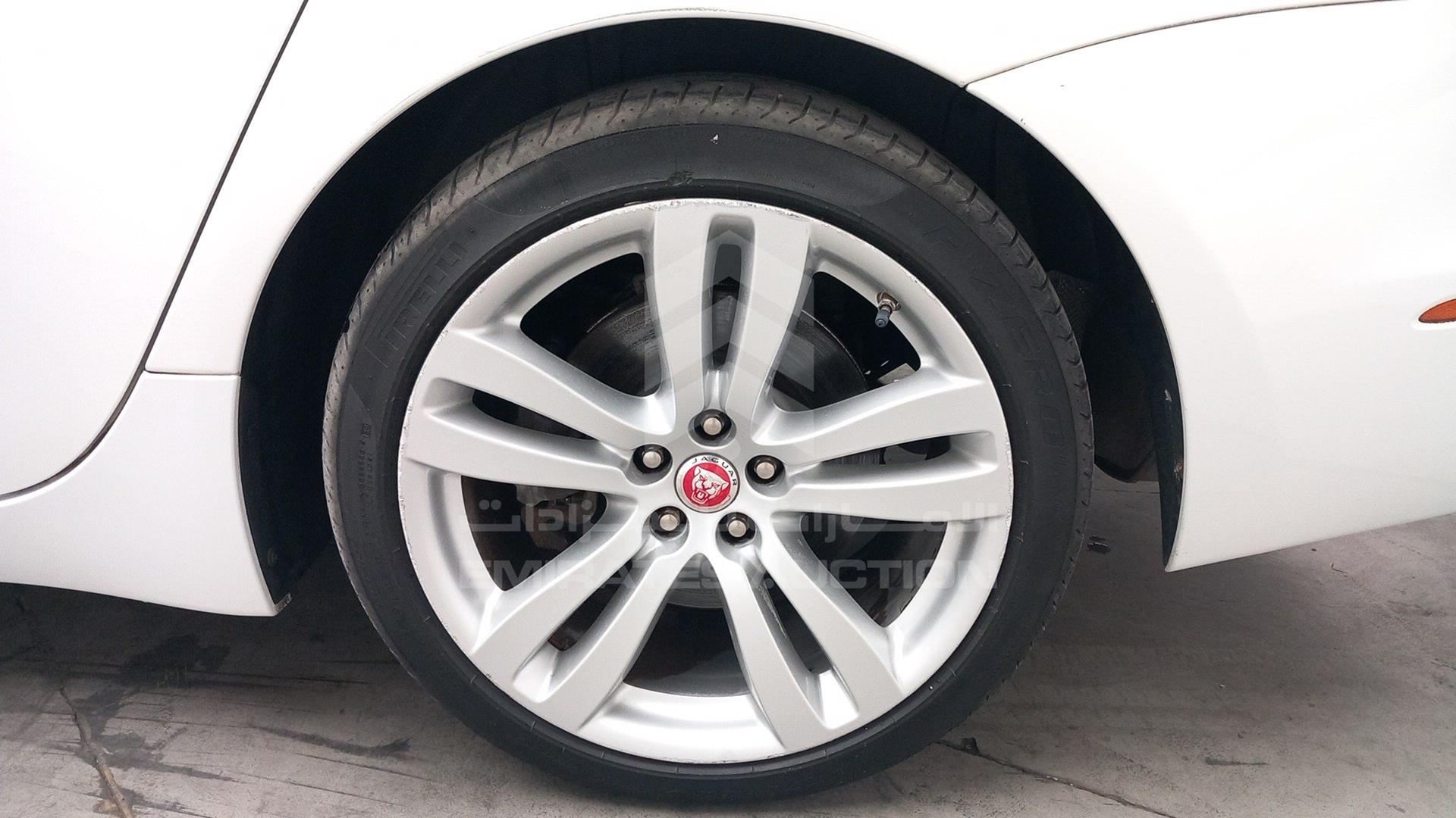 2016 JAGUAR X J VIN: SAJAA20A4G8V97706