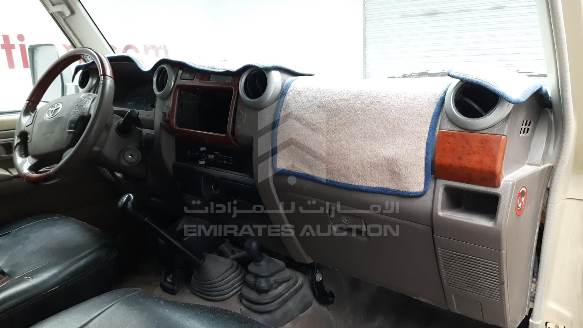 2015 TOYOTA LAND CRUISER VIN: JTFBU71J8F7004298