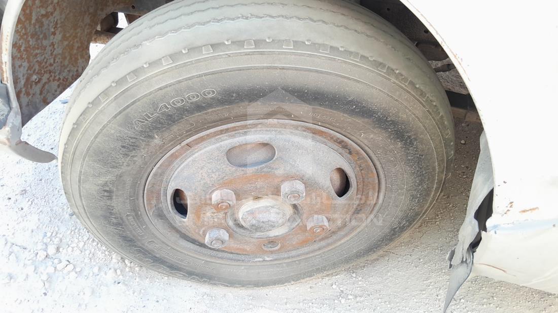 2006 Mitsubishi Rosa — Front Left Tyre — Photo 31