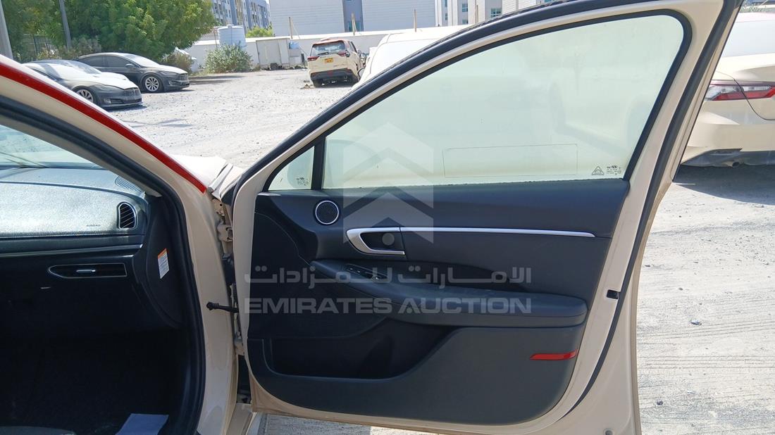 2021 Hyundai Sonata Hybrid — Front Right Door — Photo 25