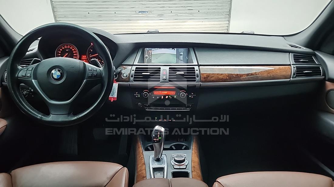 2013 BMW X5 — Full Dashboard View — Photo 16