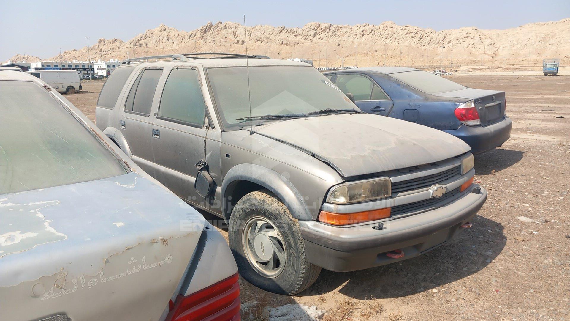 1998 CHEVROLET BLAZER VIN: 1GNDT13W7WK202143