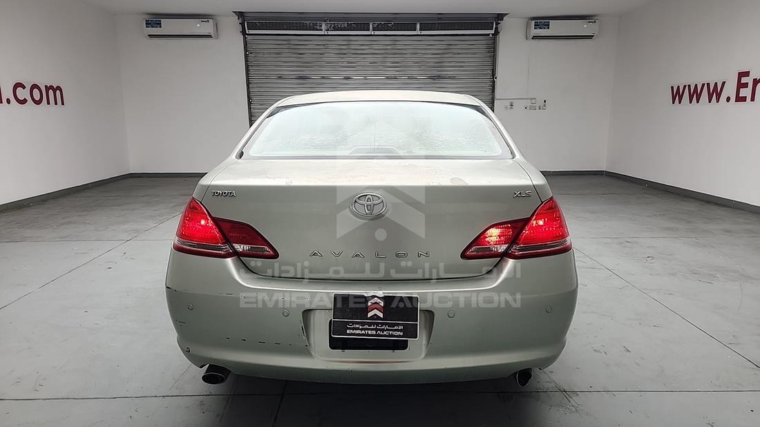2006 Toyota Avalon — Rear View — Photo 9
