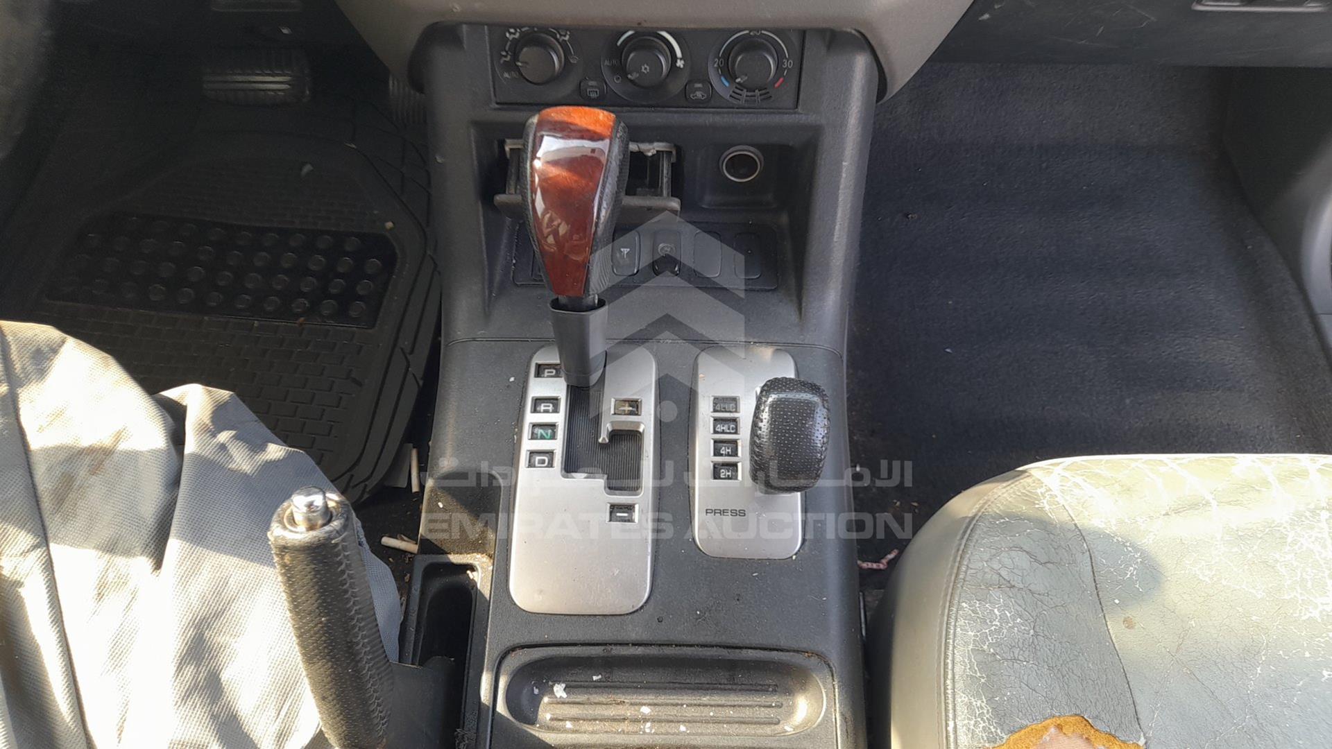 2005 MITSUBISHI PAJERO VIN: JMYMYV67W5J705237