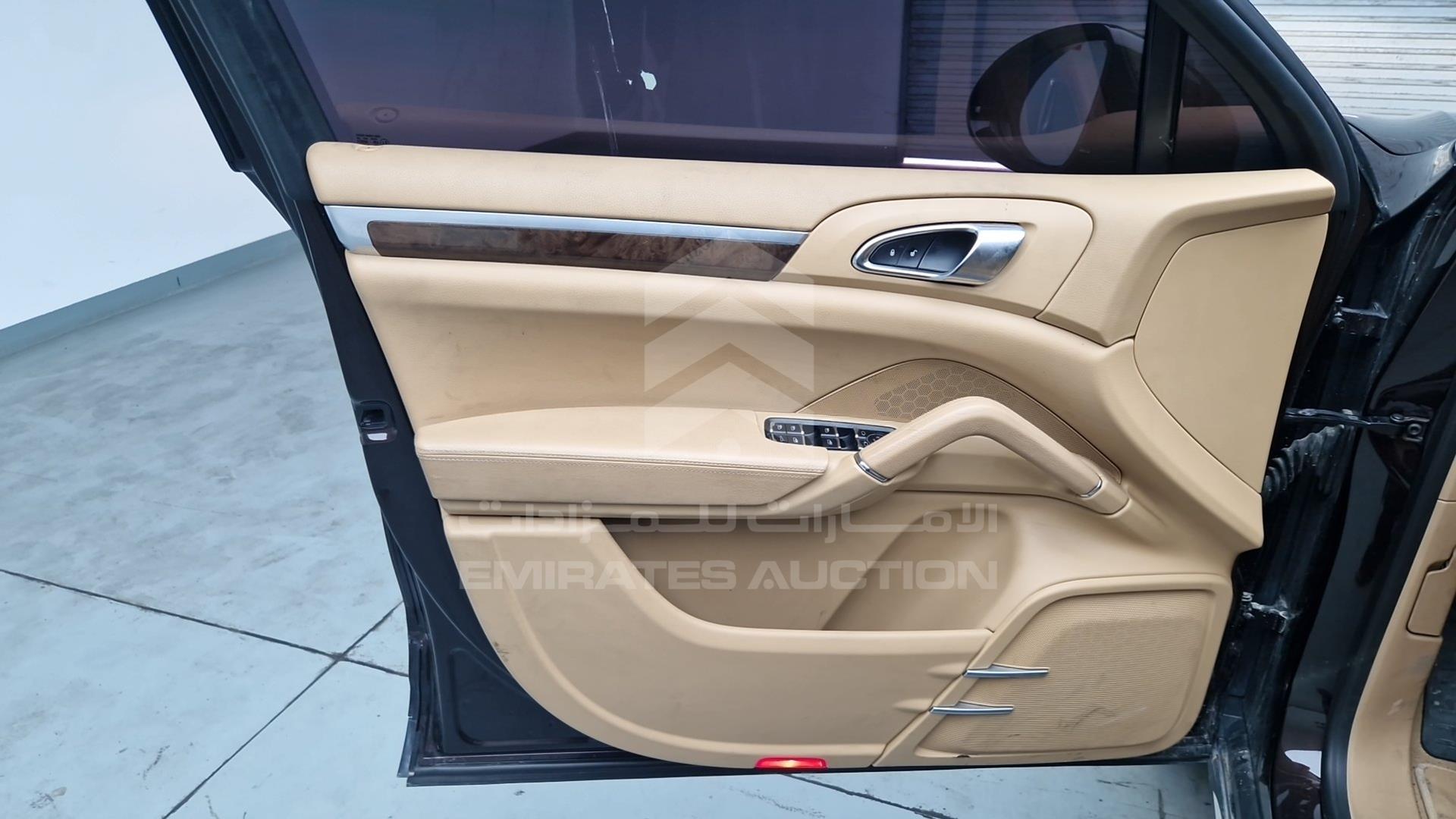 2016 PORSCHE CAYENNE VIN: WP1ZZZ92ZGKA13713