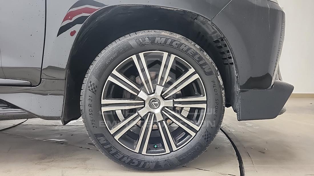 2020 Lexus LX 570 — Front Right Tyre — Photo 37