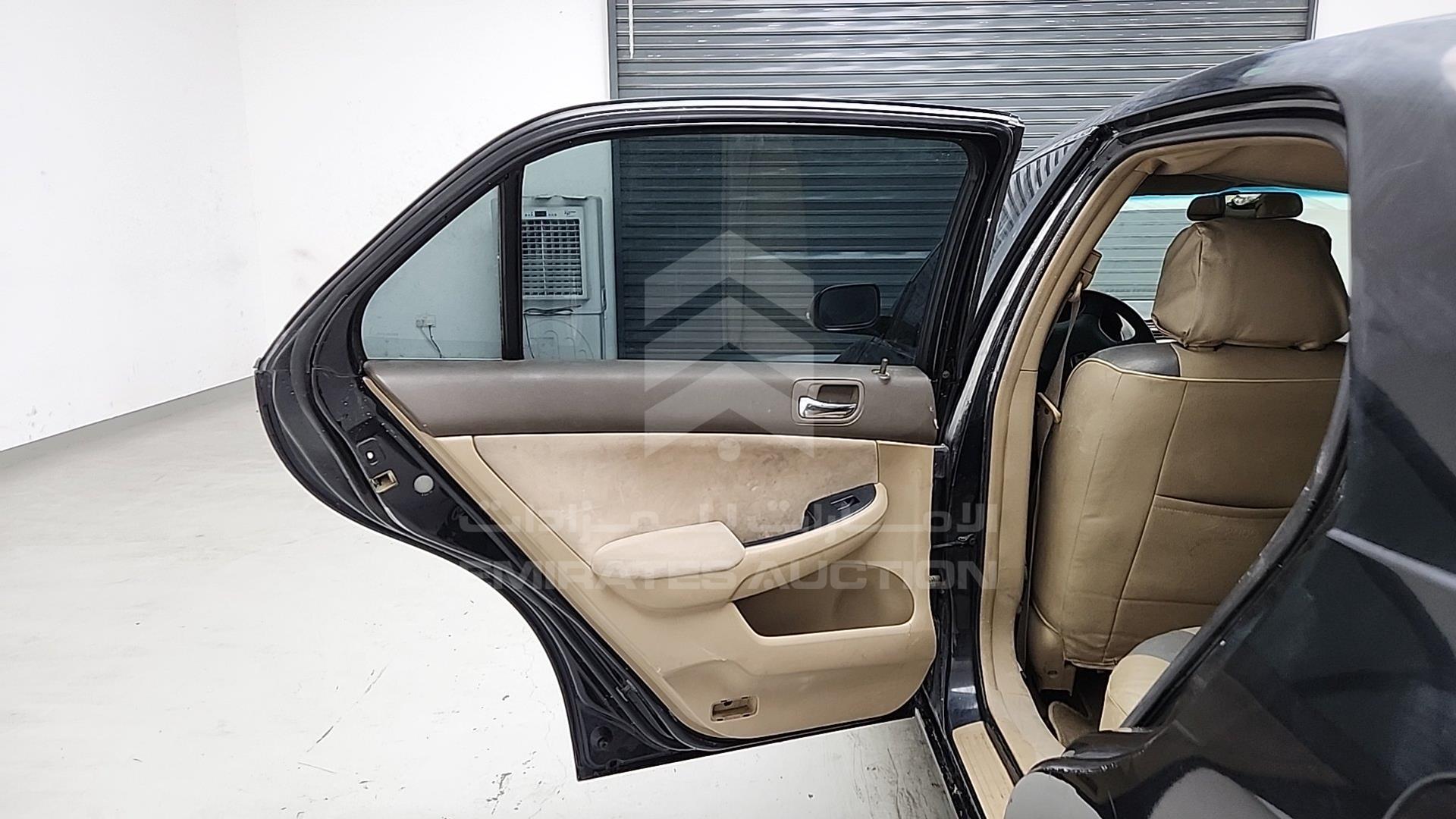 2005 HONDA ACCORD VIN: JHMCM56575C405942
