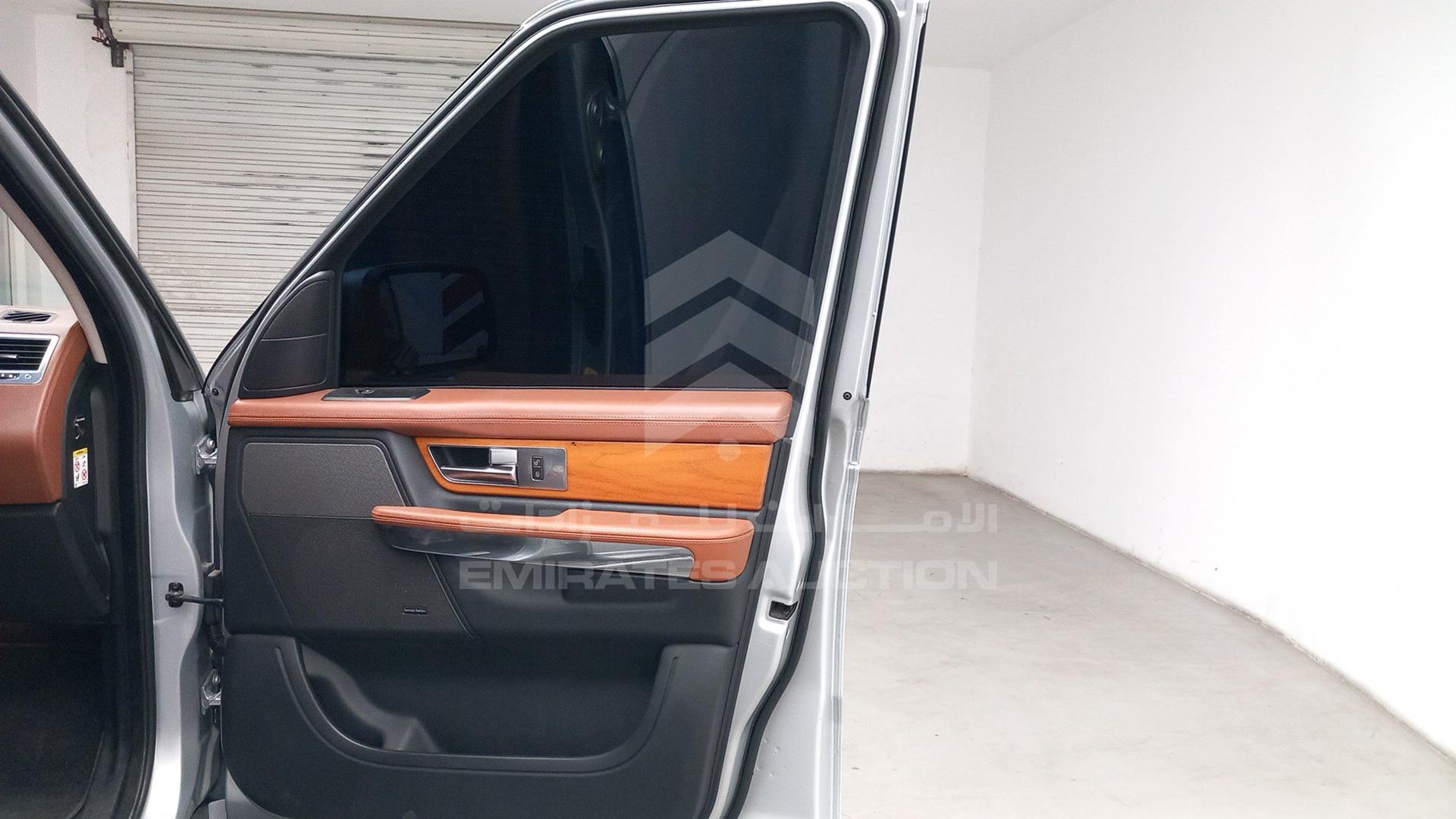 2011 RANGE ROVER SPORT VIN: SALLSAAD4BA298420