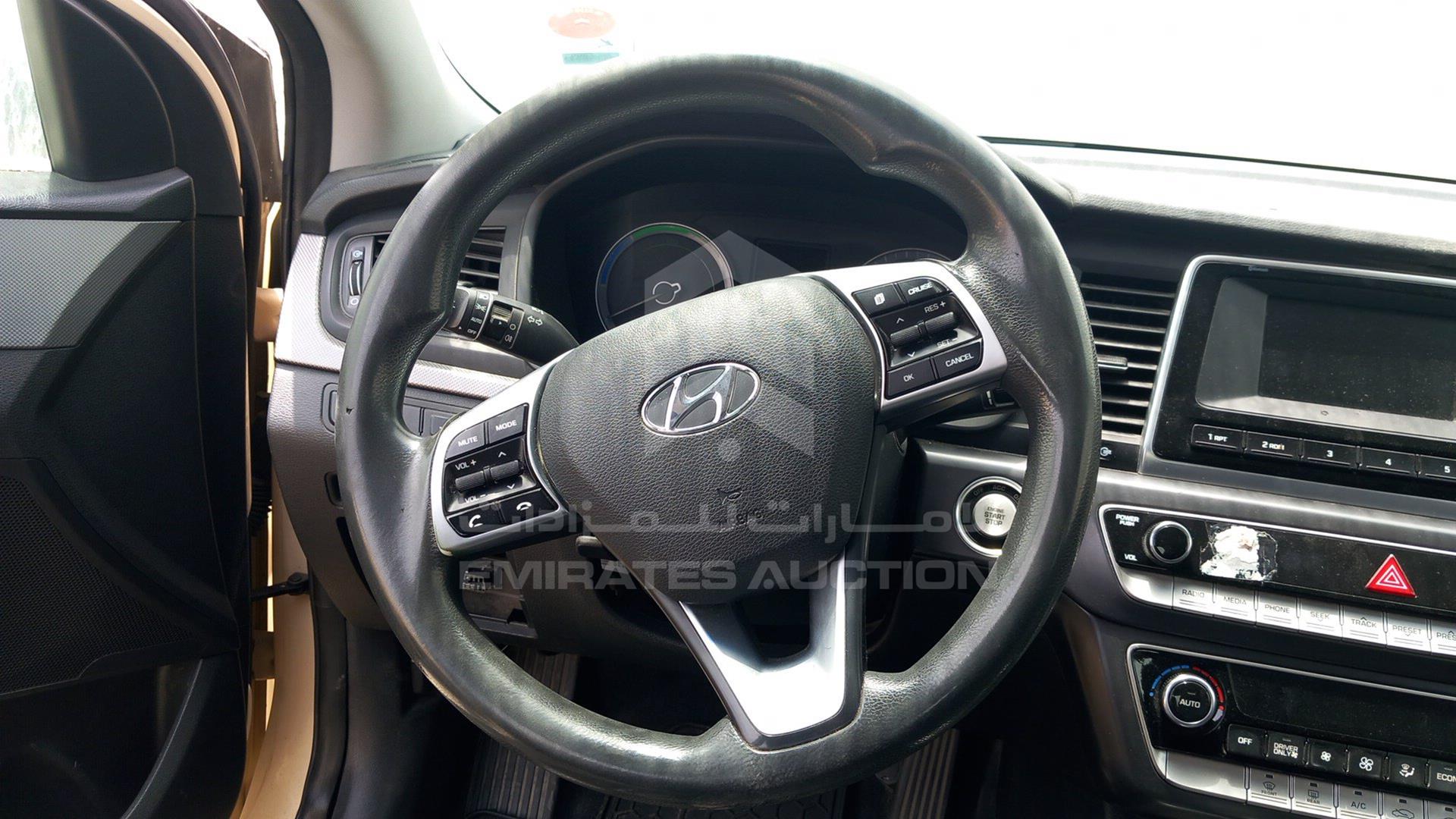 2019 HYUNDAI SONATA VIN: KMHE24132KA092933