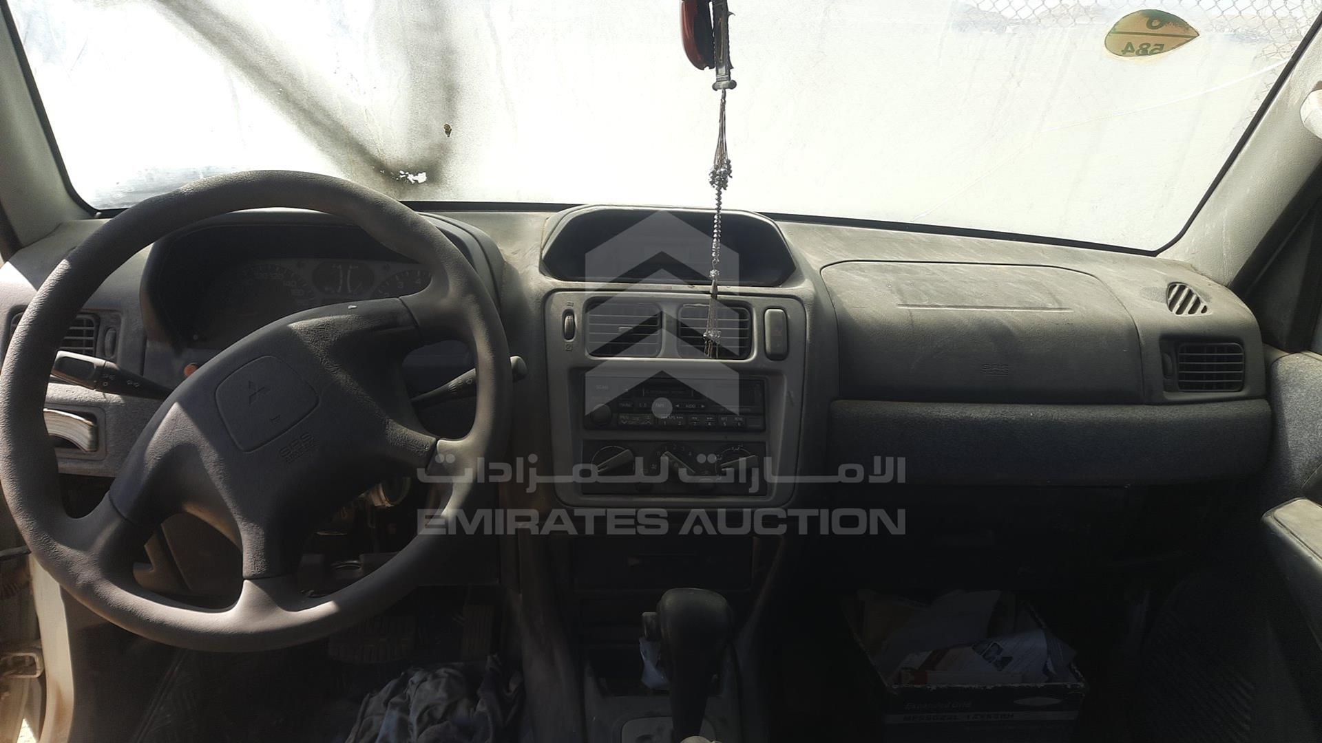 2002 MITSUBISHI PAJERO VIN: JMYLRH77W2Z701065