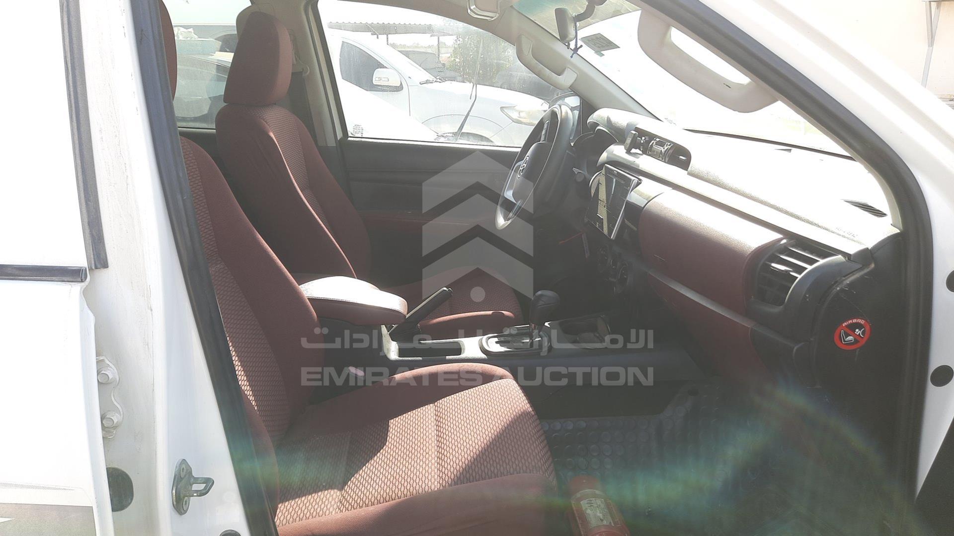 2017 TOYOTA HILUX VIN: MR0DX8CDXH0400056