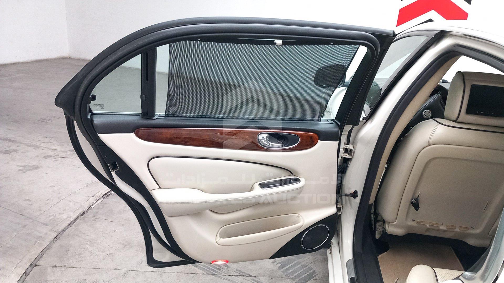 2008 JAGUAR X J 8 VIN: SAJAA89F58SH25430