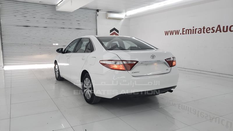 6T1BF9FK9HX695666 Auction: EmiratesAuction Lot: 422756 6T1BF9FK9HX695666 Toyota Camry 2017 WHITE Photo 7