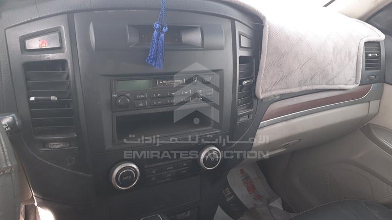 JMYLRV93W8J706001 Auction: EmiratesAuction Lot: 408570 JMYLRV93W8J706001 Mitsubishi Pajero 2008 BLACK Photo 14