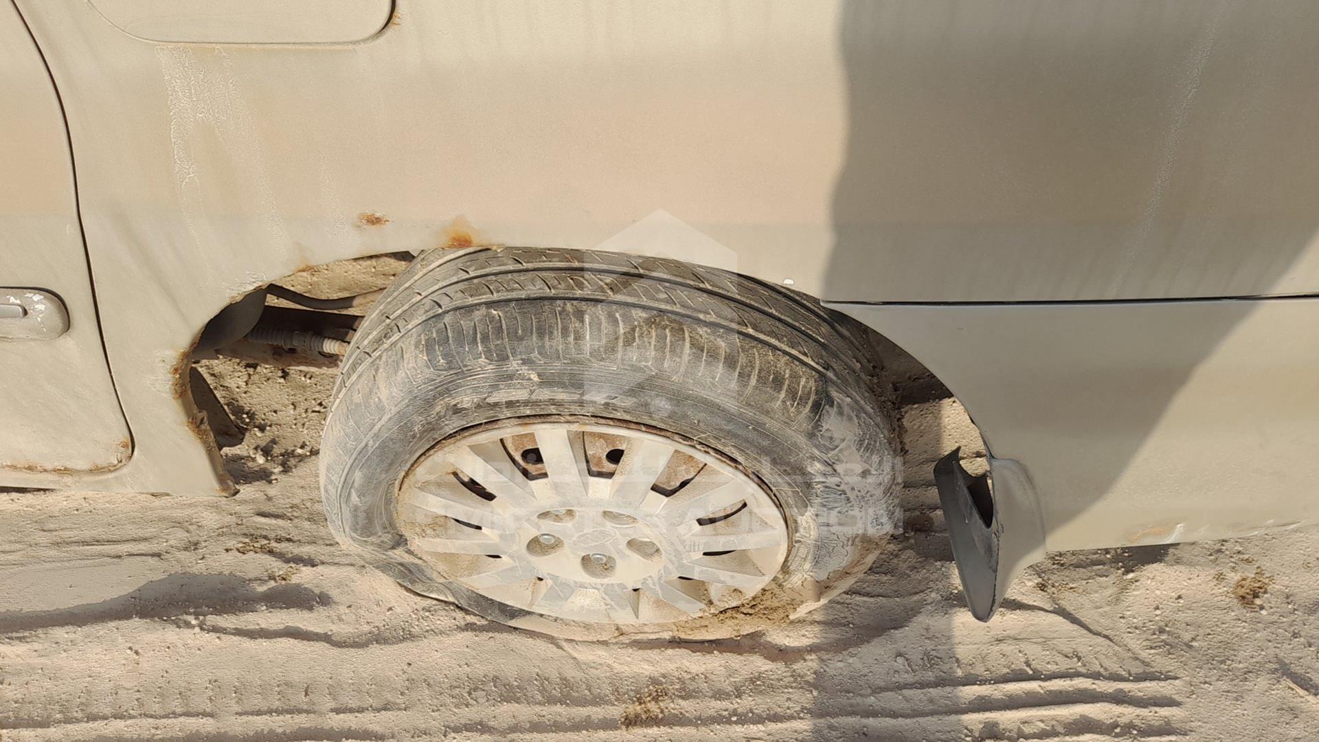 2005 KIA CARNIVAL VIN: KNAUP752856719725