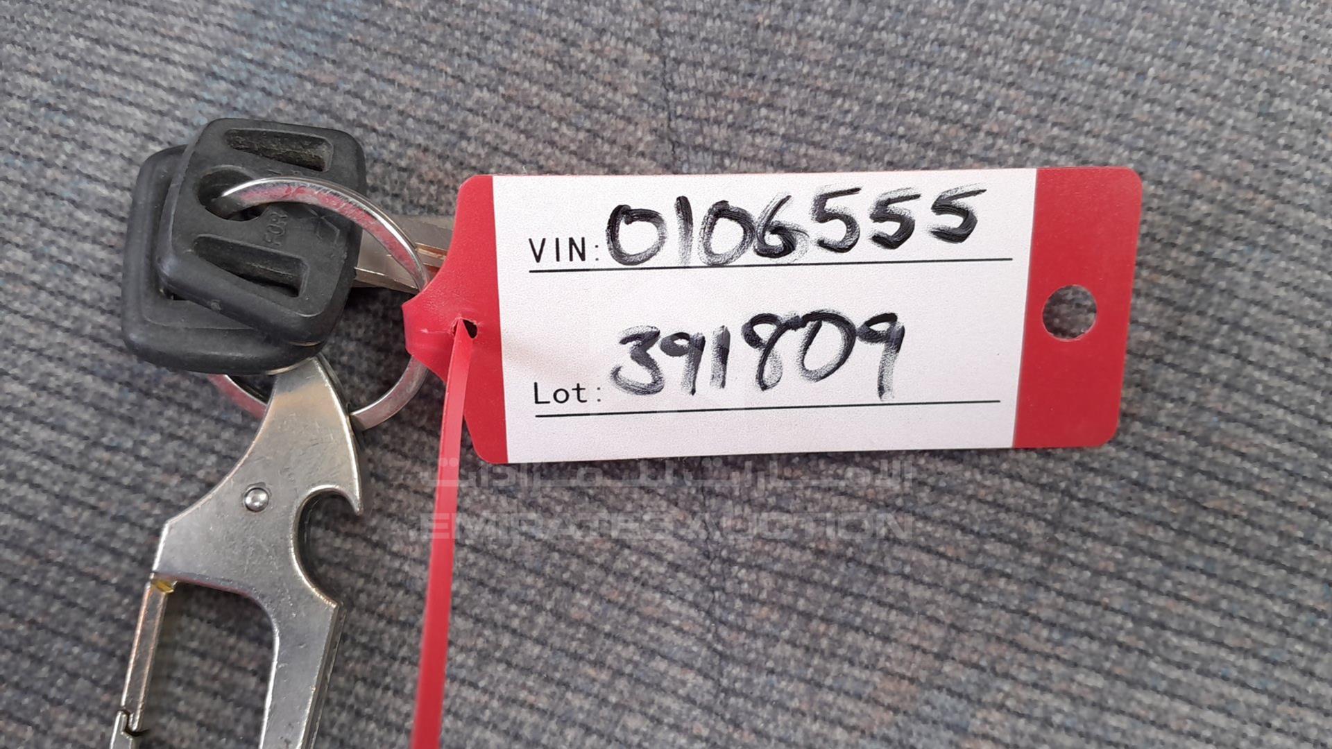 1999 MAZDA 323 VIN: JM7BJ12M9X0106555