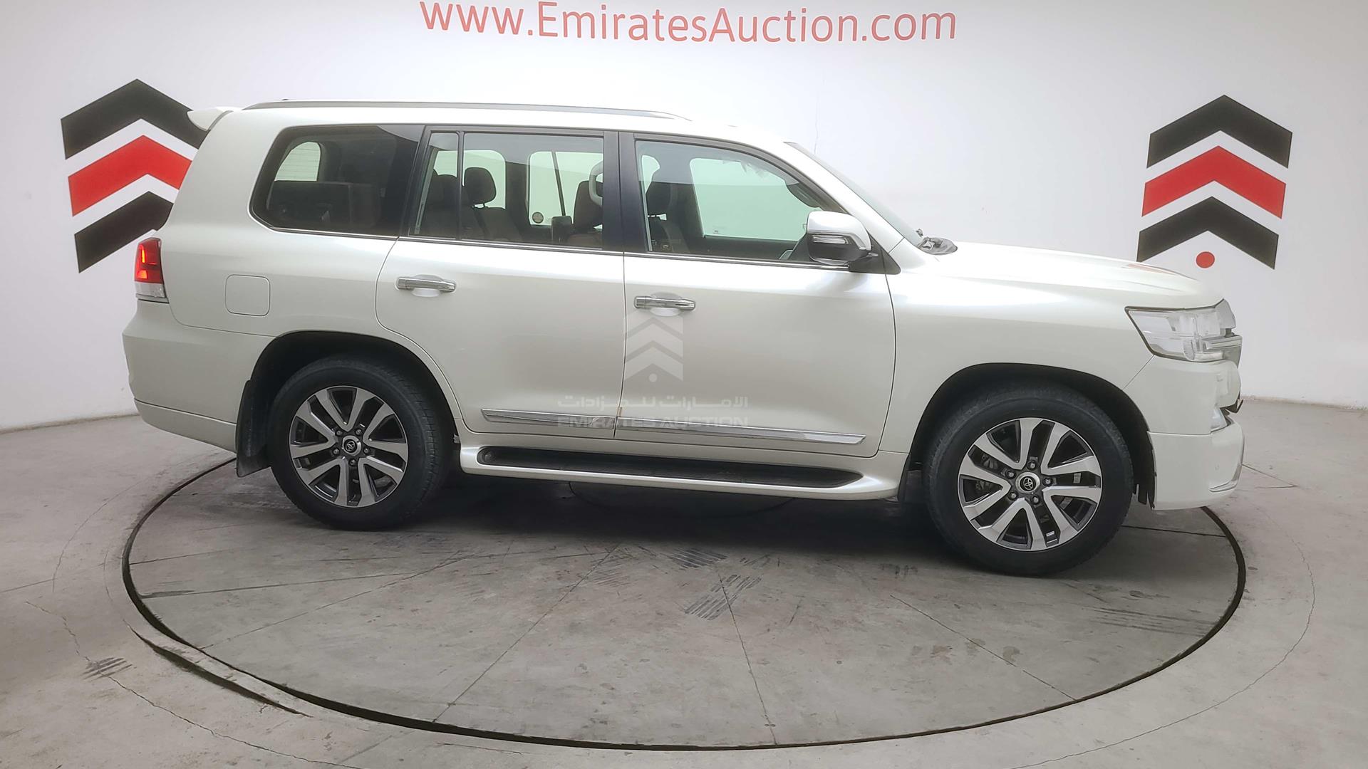 2017 TOYOTA LAND CRUISER VIN: JTMHY05J3H4054037