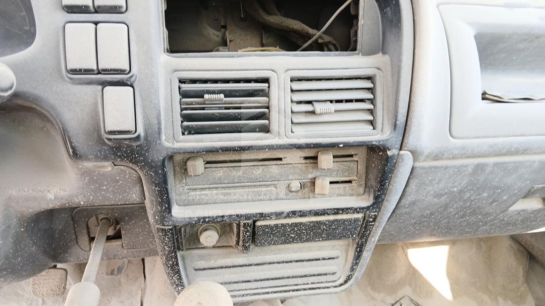 2000 Isuzu KB — Entertainment Systems & Camera Monitor & Navigation — Photo 16