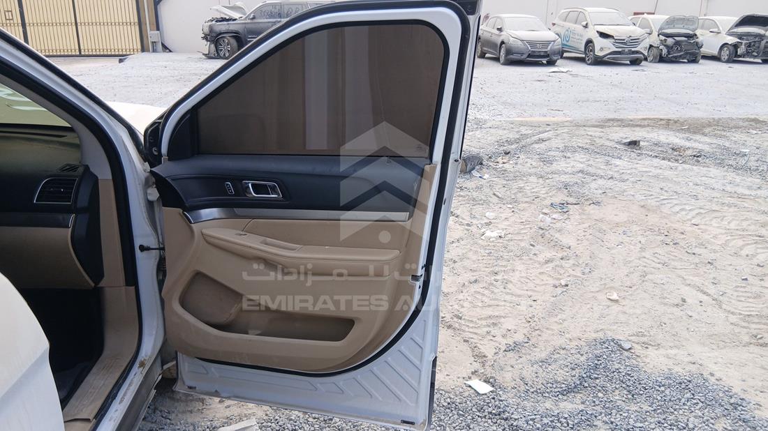 2016 Ford Explorer — Front Right Door — Photo 23