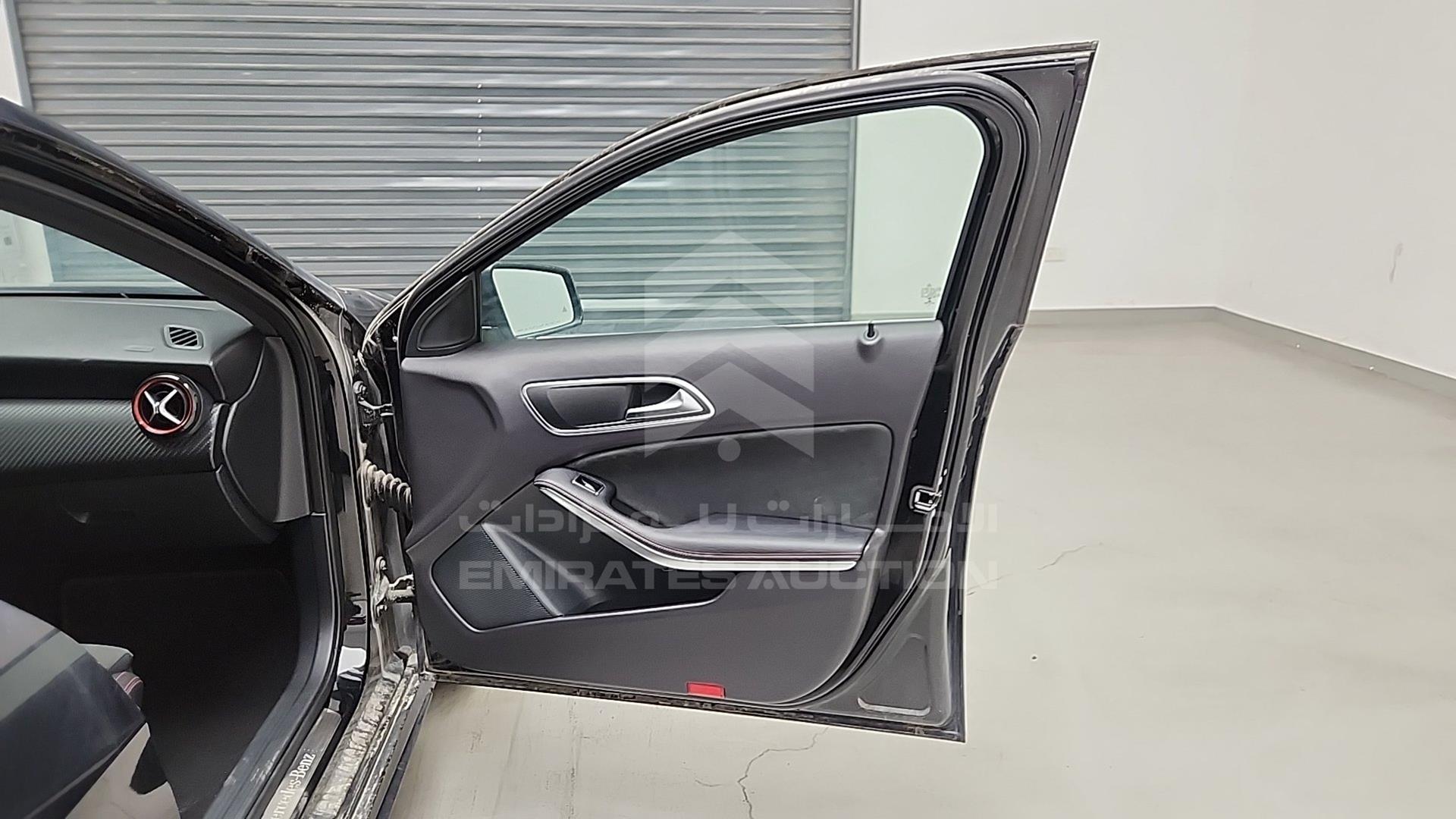 2018 MERCEDES A 250 VIN: WDDBF4EB4JJ734182