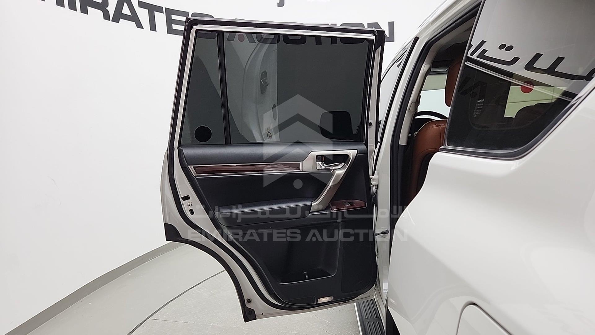 2016 LEXUS GX 460 VIN: JTJJM7FX6G5123043
