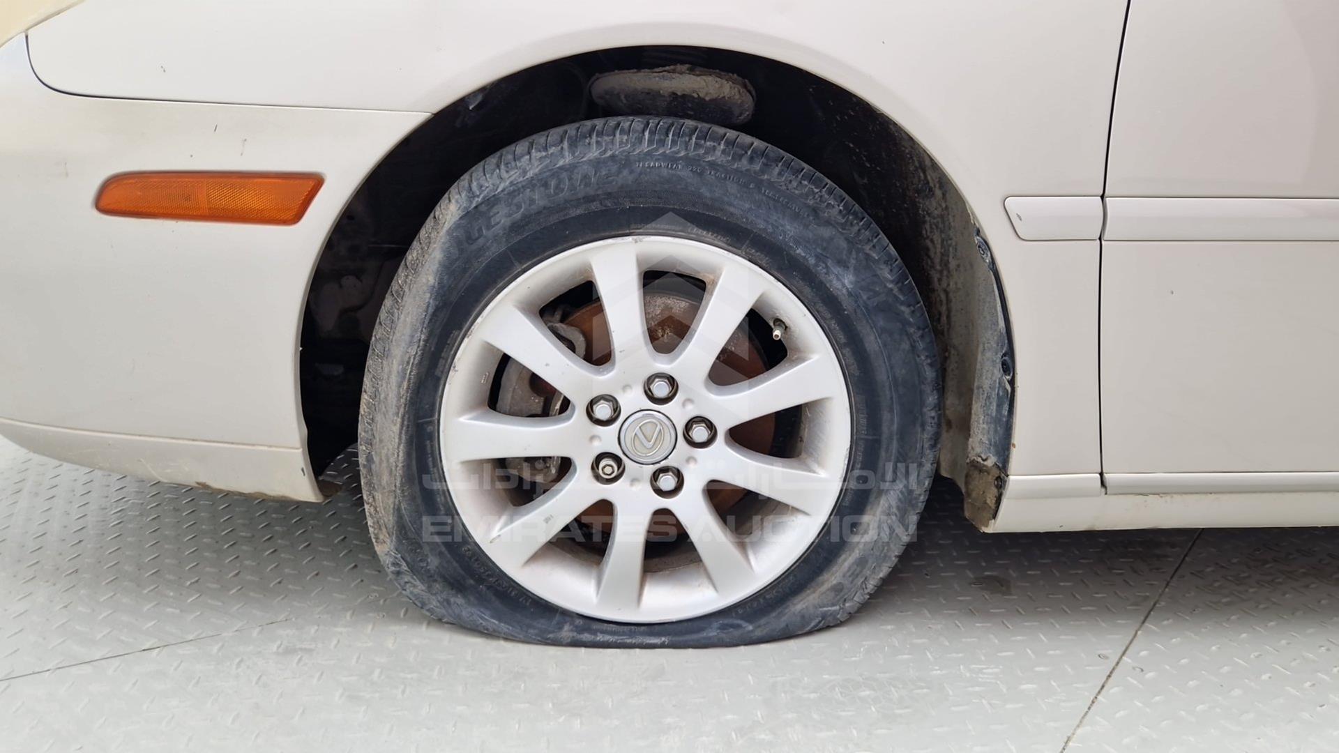 2002 LEXUS ES 300 VIN: JTHBF30G820063242