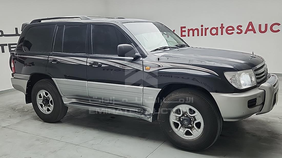 2002 Lexus LX 470 — Front Right Angle — Photo 9