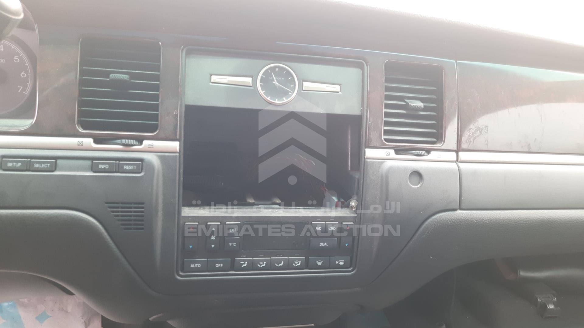 2011 LINCOLN TOWN CAR VIN: 2LNBL8CV0BX753890