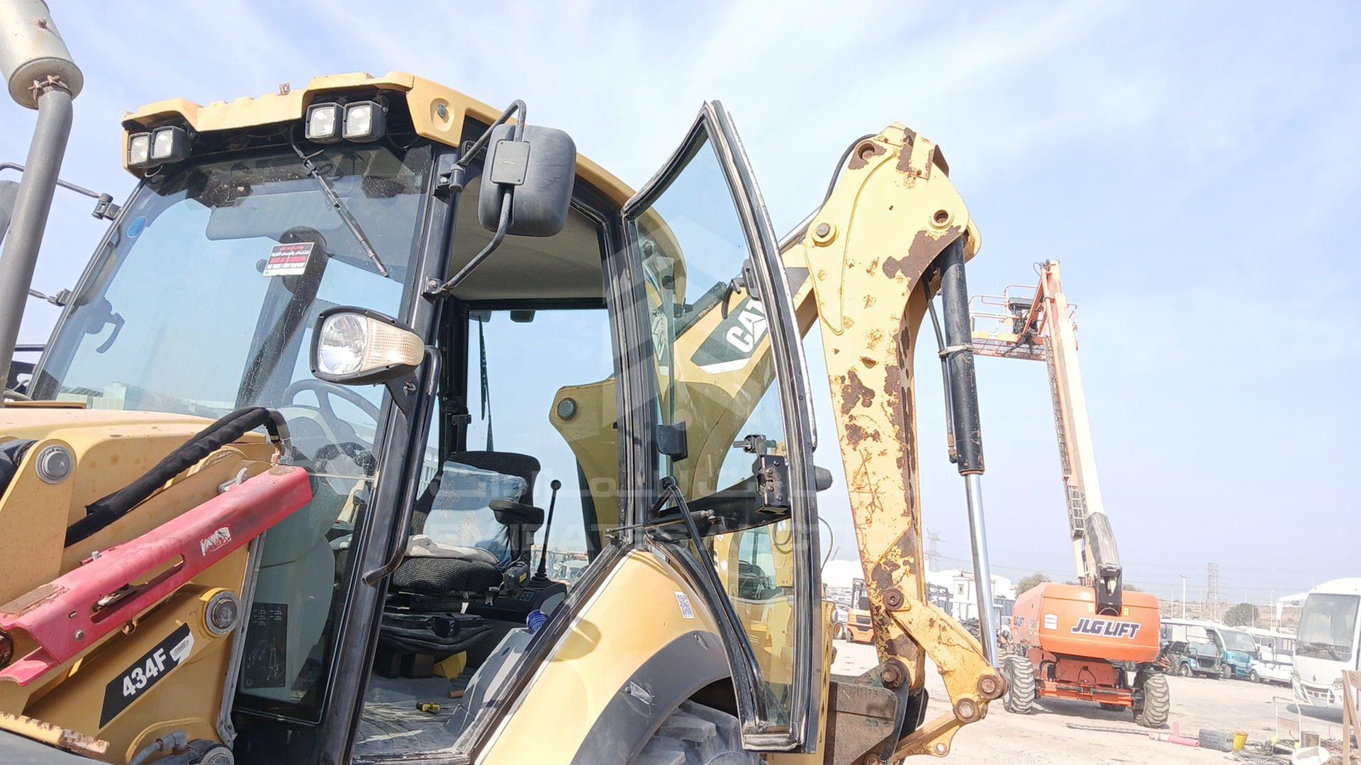 2013 CATERPILLAR --- VIN: CAT0434FJLDH00154