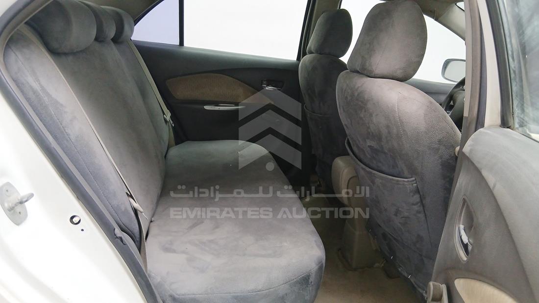 تويوتا ياريس 2009 — زاوية الراكب الخلفي اليمنى — صورة 24