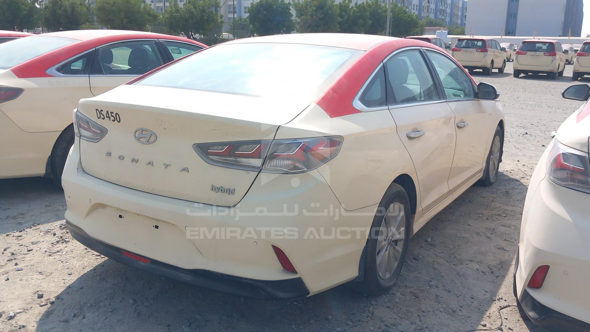 2018 HYUNDAI SONATA VIN: KMHE24132JA082093